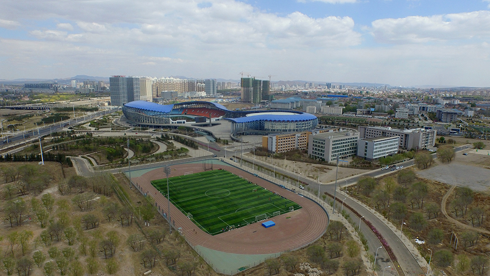                赤峰市体育中心热身场工程